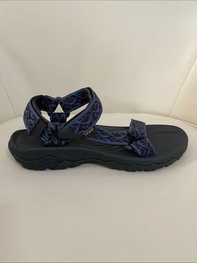 New with box Teva M hurricane strap sandals men’s size 8